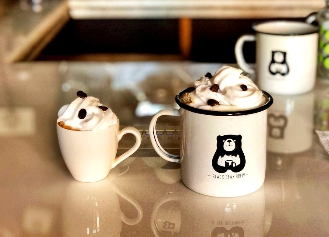 Bear themed mugs with marshmallows for a cafe